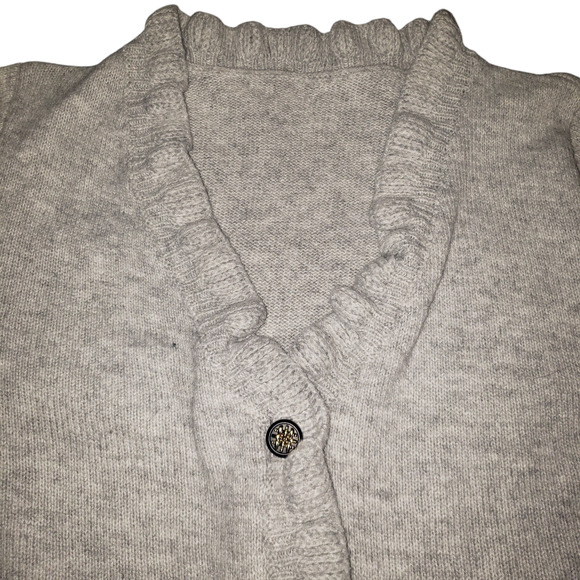 Vintage Gray Acrylic Cardigan Womens Medium Shank Buttons Ruffle Trim - Picture 2 of 8